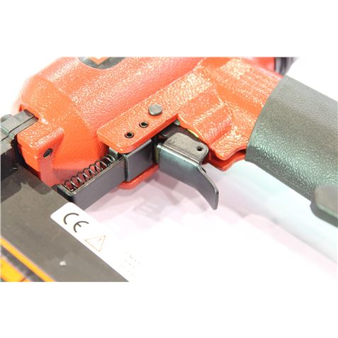 CLAVADORA/GRAPADORA NEUMATICA 32 MM MADER - 63700-3