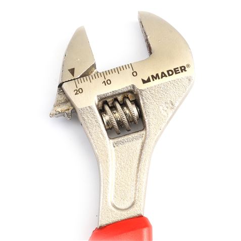 LLAVE INGLESA 6"- 150MM MANGO RECUBIERTO ROJO MADER - 61196-1