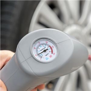 COMPRESOR DE AIRE PORTATIL 100W 12V CON ACCESORIOS INNOVAGOODS - V0103048-1