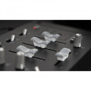 MESA DE MEZCLAS FONESTAR MIX-3DJ